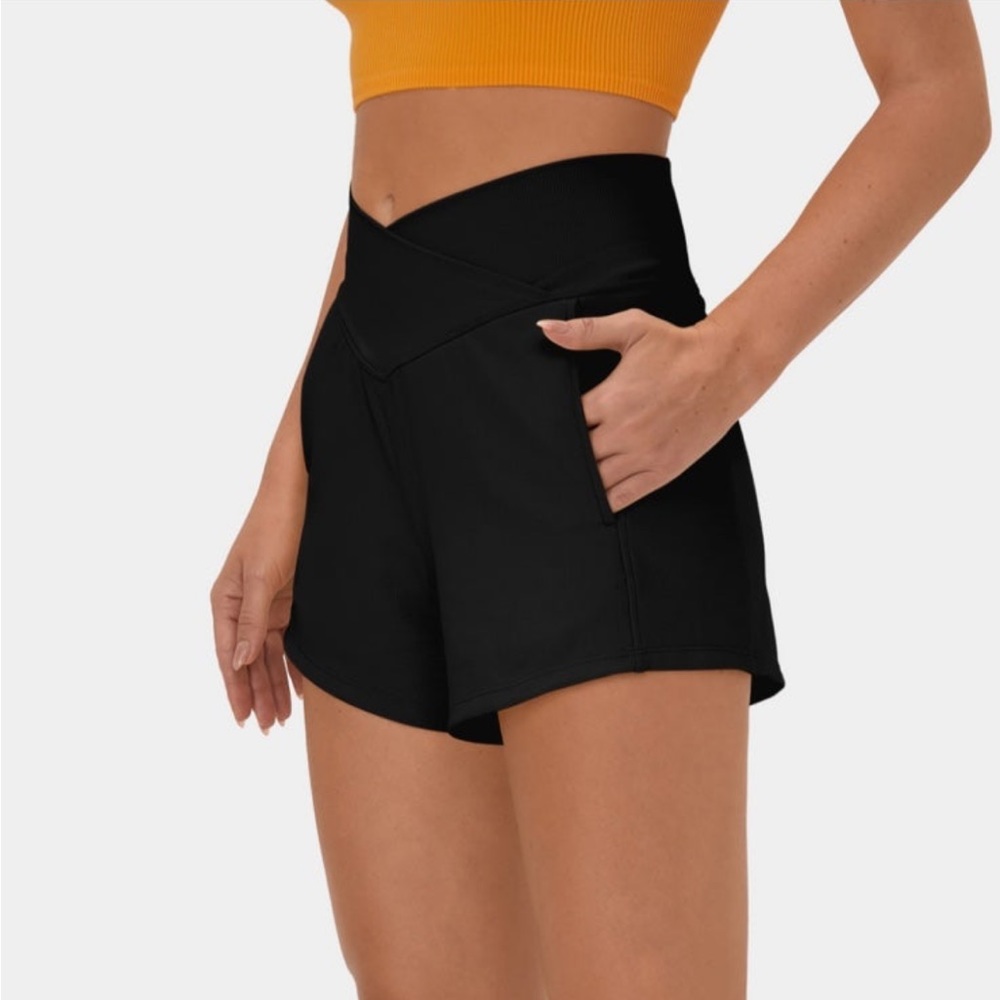 HALARA  shorts NWT